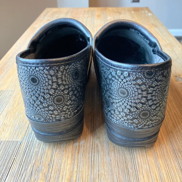 Dansko XP Clogs Starburst Medallion black and silver slip on size 38 US 6.5 - Picture 3 of 6